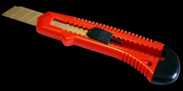 1024px-red_utility_knive_1495834808-630x315_750x375