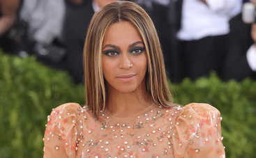 Бейонсе впервые показала новорожденных близнецов