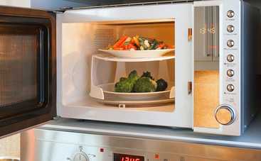 5 блюд, которые можно готовить в микроволновке: правила летней кухни