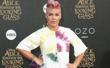 Поклонники осудили Пинк за готовку вместе с ребенком