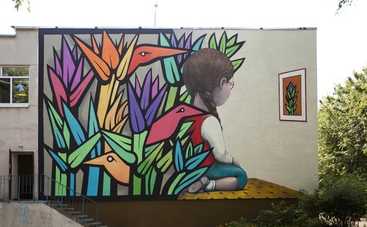 Художники Mono Gonzalez и Seth создали мурал на киевской школе