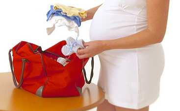 Сумка в роддом: список вещей и где купить