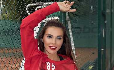 Анна Седокова спела дуэтом с младшей дочерью