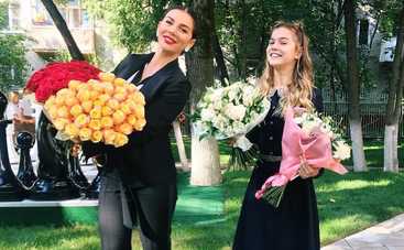 Анна Седокова отправила старшую дочь на курсы английского языка