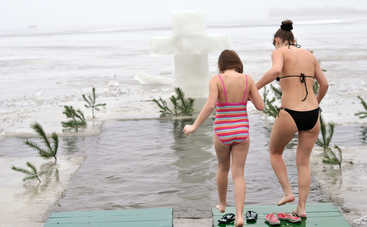 Где в Киеве искупаться в проруби на Крещение: список мест