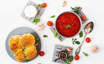 Постный борщ с пампушками: секреты украинских традиций