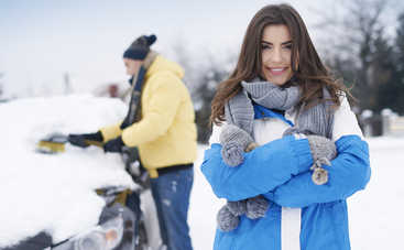 Вещи, которые помогут спасти жизнь в дороге: что должно быть в машине зимой