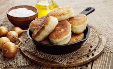 Румяные пирожки с ароматной начинкой: побалуйте родных!