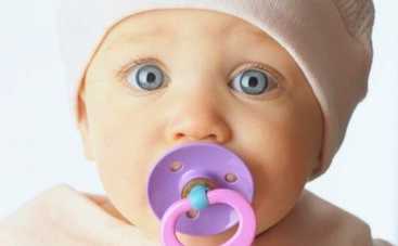 Ученые вычислили, как соска-пустышка влияет на будущее человека