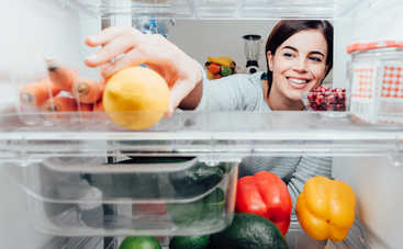 Как убрать неприятный запах из холодильника: 3 лайфхака для хозяйки