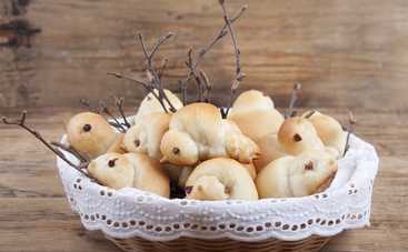 Выпекаем жаворонки из теста: почему сегодня они должны быть в каждом доме