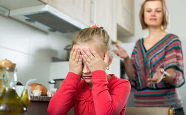 5 обидных фраз из детства, которые мы говорим своим детям