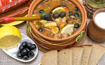 3 секрета вкусной солянки: рецепт ароматного супа с копчеными колбасками