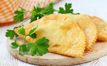 Домашние чебуреки с мясом: 3 секрета приготовления теста и сочной начинки