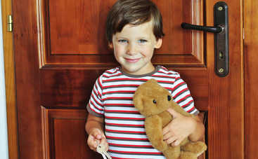 Как научить ребенка обращаться с ключами и дверным замком: мастер-класс