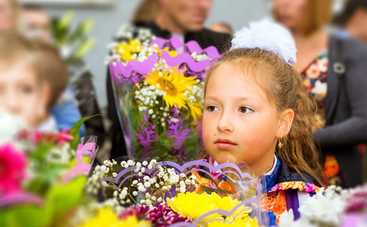 В Украине отменят школьные линейки: что сказала министр