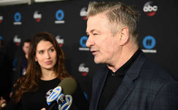 60-летний Алек Болдуин в пятый раз стал отцом: трогательные фото