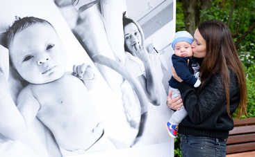 В Киеве открылась фотовыставка о родах «Вселенная. День первый»