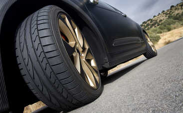 Если шины недокачаны: 3 опасности для автомобилиста