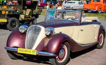 Уникальные ретро-автомобили на улицах Львова: Леополис Гран При 2018