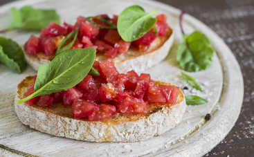 Итальянская брускетта: 5 лучших вариантов для начинки