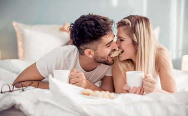 Как он ест, таков и в постели: пищевые привычки мужчины и секс