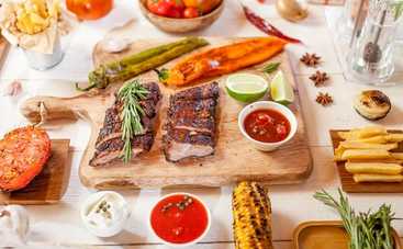 Рецепт от Александра Порядинского: свиные ребрышки с лимонной цедрой, кориандром и мятой