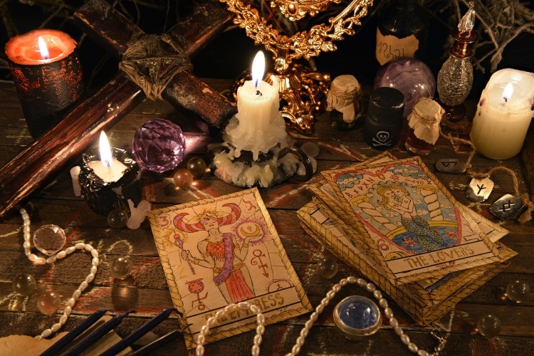 mystic-ritual-with-tarot-cards-magic-objects-and-candles-picture-id636603344_01
