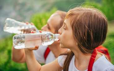 Сколько воды нужно пить ежедневно: нормы для детей и взрослых
