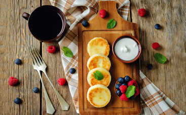 Что приготовить на завтрак или полдник: нежные сырники с шоколадом