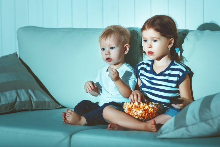 children-brother-and-sister-watching-tv-in-evening-picture-id683821088_02