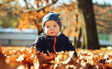 Как одеть ребенка до года на прогулку осенью, чтобы он не замерз