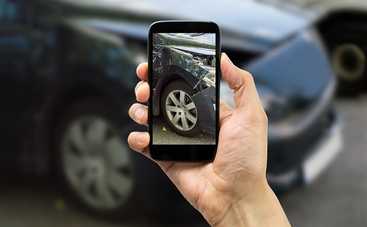 Не путайте педали или как в Киеве машина врезалась в здание (видео)