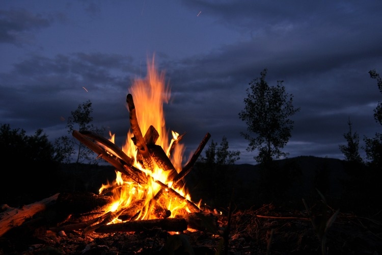 bonfire-campfire-picture-id183621132