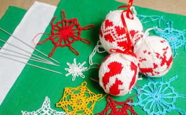 Поделки к новому году: вязаные шары на ёлку своими руками