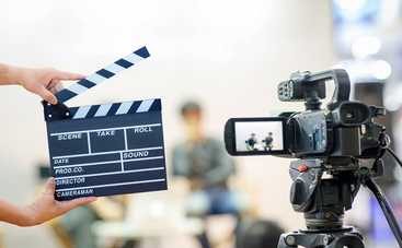 10 звездных пар, которые влюбились на съемочной площадке