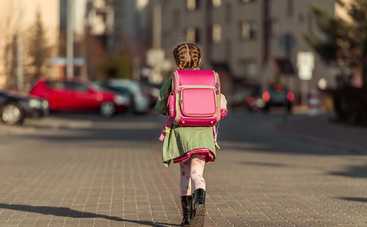 Уряд ініціює програму захисту дітей на дорогах: світловідбиваючи набори для малюків