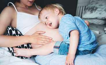 Изучают личные границы: ученые выяснили почему дети толкаются в утробе