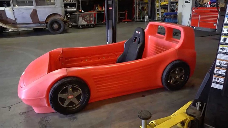 hoonigans-turn-race-car-bed-into-real-car_