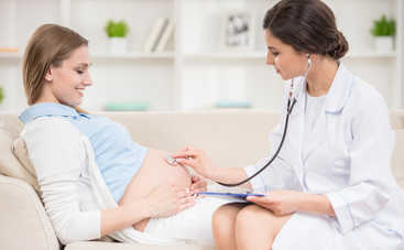 17 неделя беременности: малыш различает мамин голос и видит свет