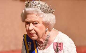 Елизавета II в страшном гневе из-за Меган Маркл: ты уничтожаешь Гарри