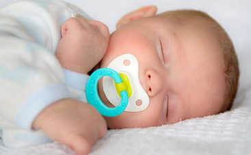 Пустышка для младенца: за и против