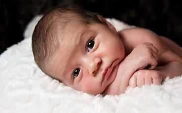 Как новорожденные видят мир: этапы развития зрения у ребенка