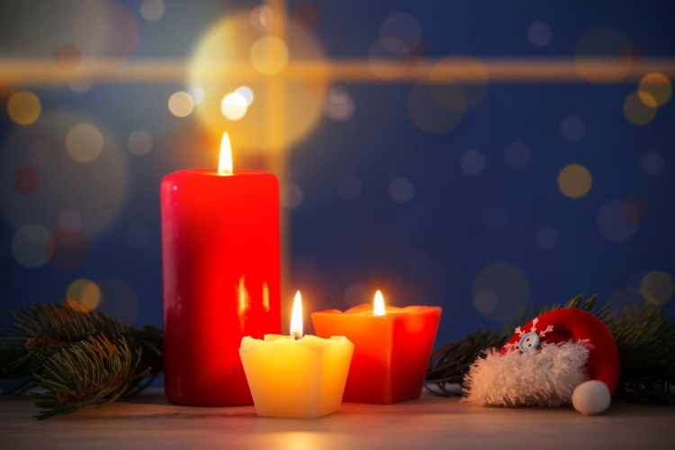 christmas-candles-on-background-night-window-picture-id879441666_03