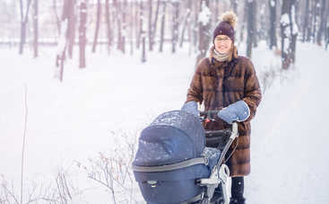 Первые прогулки с новорожденным: когда можно, сколько времени, во что одеть