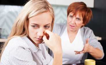 Материнская зависть, которая убивает: что делать, если мама завидует