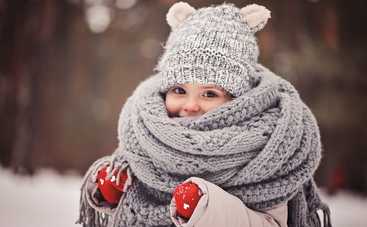 Нужно ли закрывать ребенку рот и нос шарфом в мороз: доктор Комаровский
