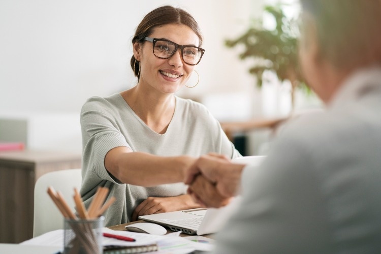 business-people-discussion-advisor-concept-picture-id1007121872