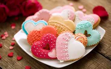 Выпекаем валентинки на 14 февраля: рецепт песочного печенья и идеи украшений (фото)