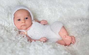 Первые недели жизни ребенка: что должен уметь новорожденный